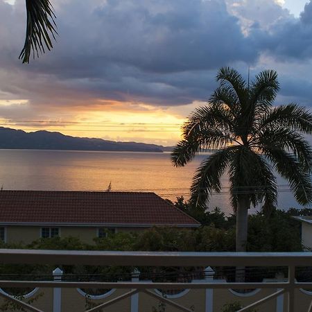 Polkerris Bed & Breakfast Teluk Montego Bagian luar foto