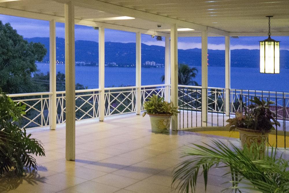 Polkerris Bed & Breakfast Teluk Montego Bagian luar foto