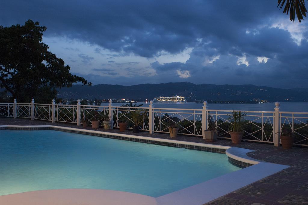 Polkerris Bed & Breakfast Teluk Montego Bagian luar foto
