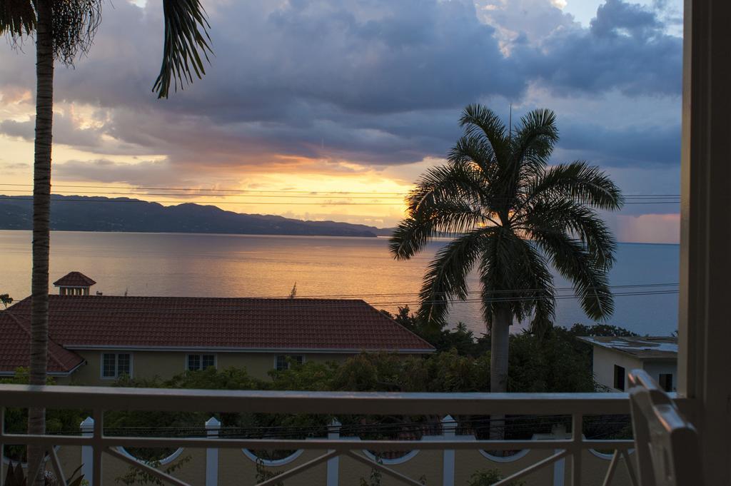 Polkerris Bed & Breakfast Teluk Montego Bagian luar foto
